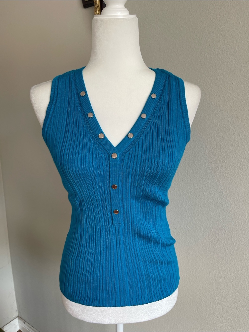White House Black Market Teal Ribbed V‑Neck Sleeveless Top